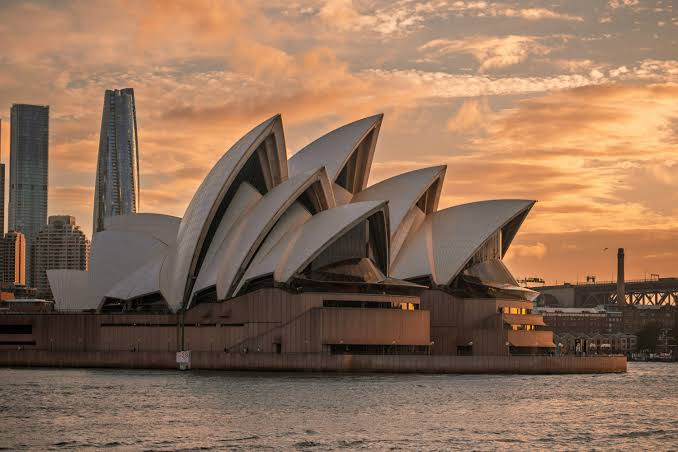 Sydney Opera House at sunset overlooking Sydney Harbour, Australia. Featured image for the Australian Skilled Independent Visa, Subclass 189 guide.